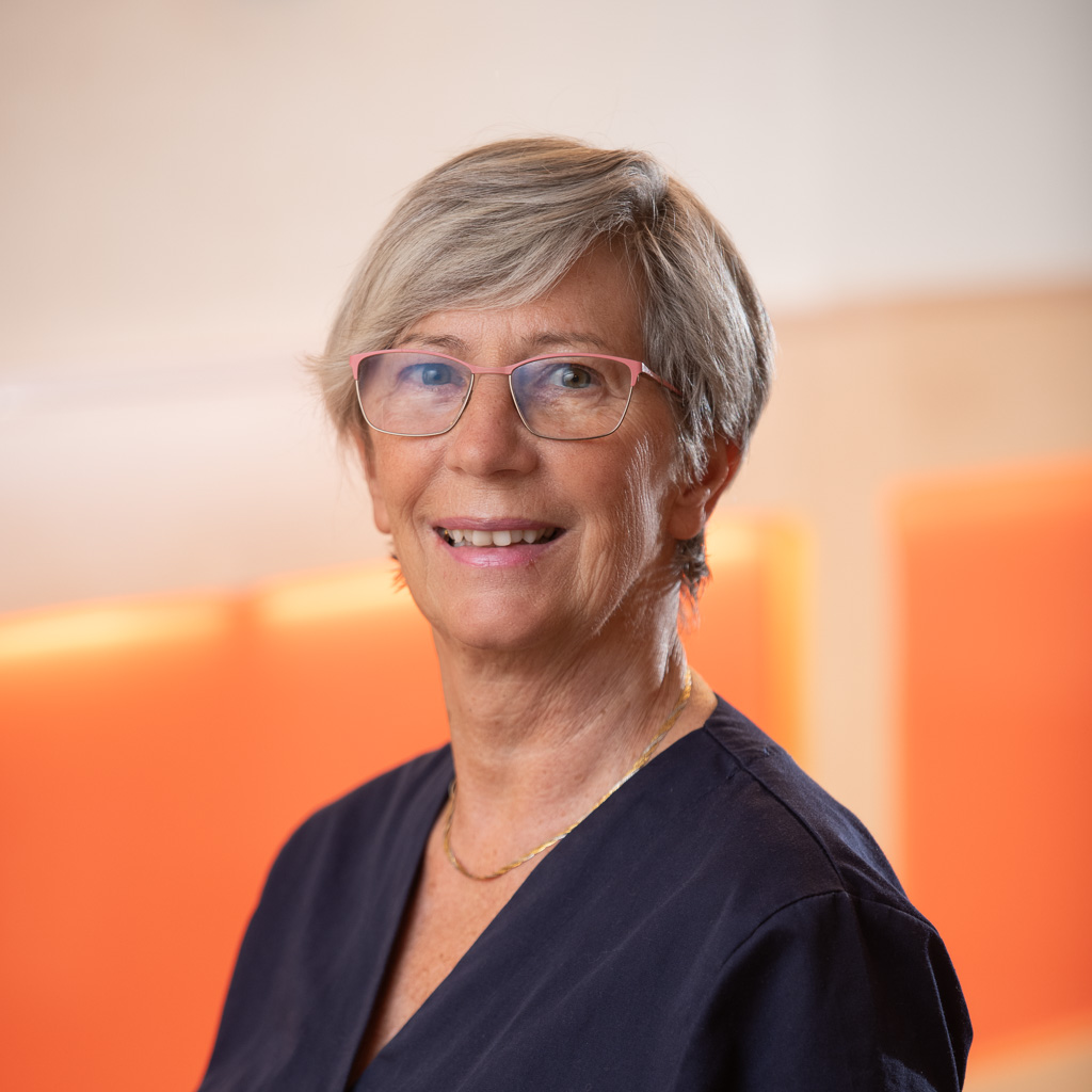 Dr. Kertész Annamária